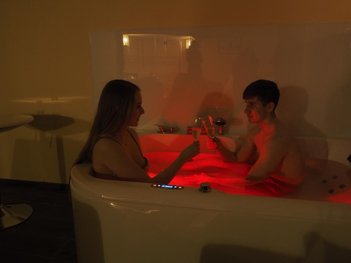 Pension Inspirace A Wellness Self Check-In โคลีน ภายนอก รูปภาพ
